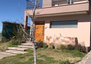 SE VENDE AMPLIA Y HERMOSA CASA EN EL MAS HERMOSO BARRIO PRIVADO DE SAN RAFAEL