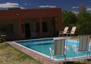 Hermosa casa Quinta en Valle Grande con entorno de puras montañas y río.