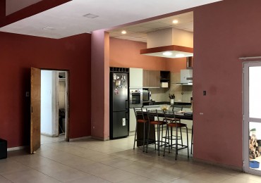 MODERNA CASA UBICADA A SOLO 5 MINUTOS DEL CENTRO DE SAN RAFAEL