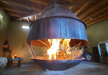 Amplia casa sobre calle Las Virgenes