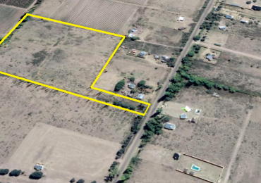 SE RECIBE UN VEHICULO por Finca de 3,6 hectareas  sobre camino turistico del vino.  