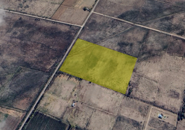 SE RECIBE UN VEHICULO por Finca de 10 hectareas cerca Bodega V. Bianchi.   