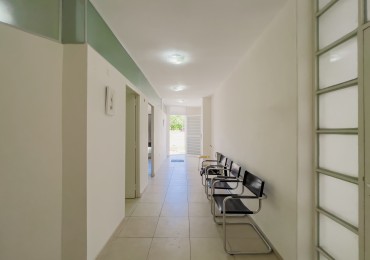 CONSULTORIOS - LOCAL COMERCIAL O OFICINAS